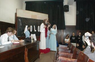 Що таке секта: визначення, особливості та вплив на суспільство