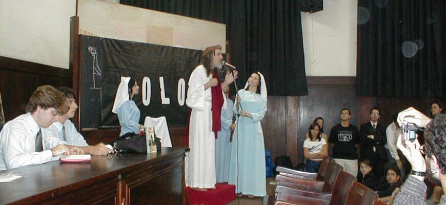 Що таке секта: визначення, особливості та вплив на суспільство