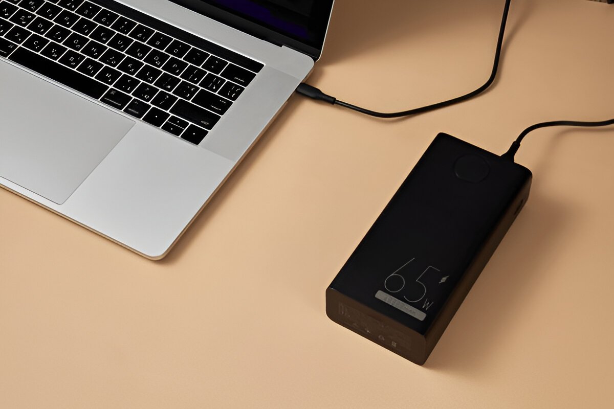 Как правильно зарядить ноутбук от повербанка и какие для этого нужны аксессуары?
