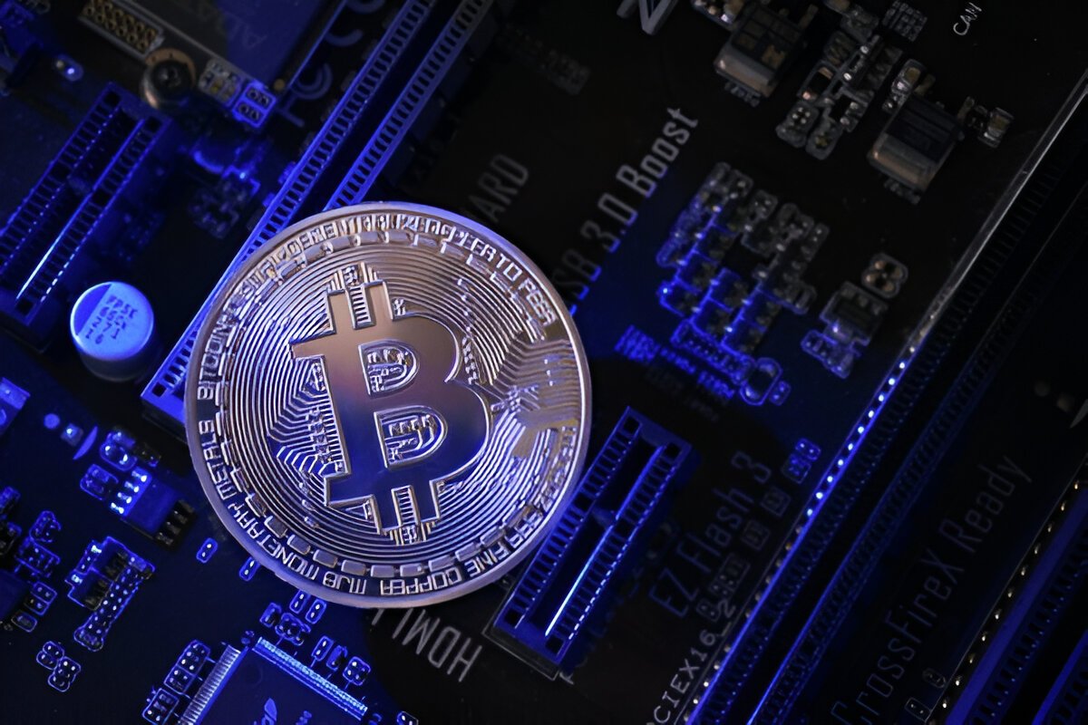 Что такое халвинг и как он влияет на курс криптовалюты и майнинг-процессы?