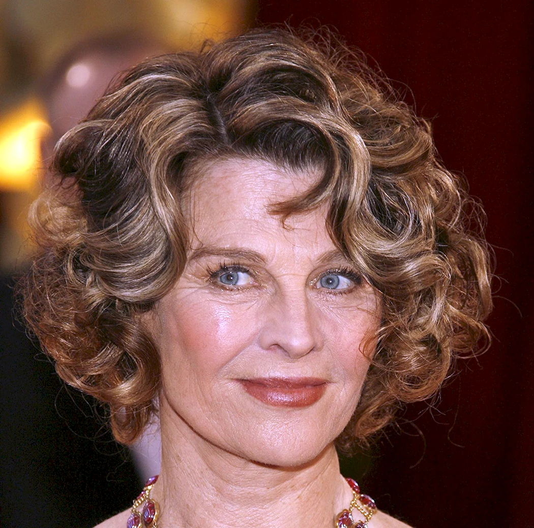 Зачіски для жінок похилого віку