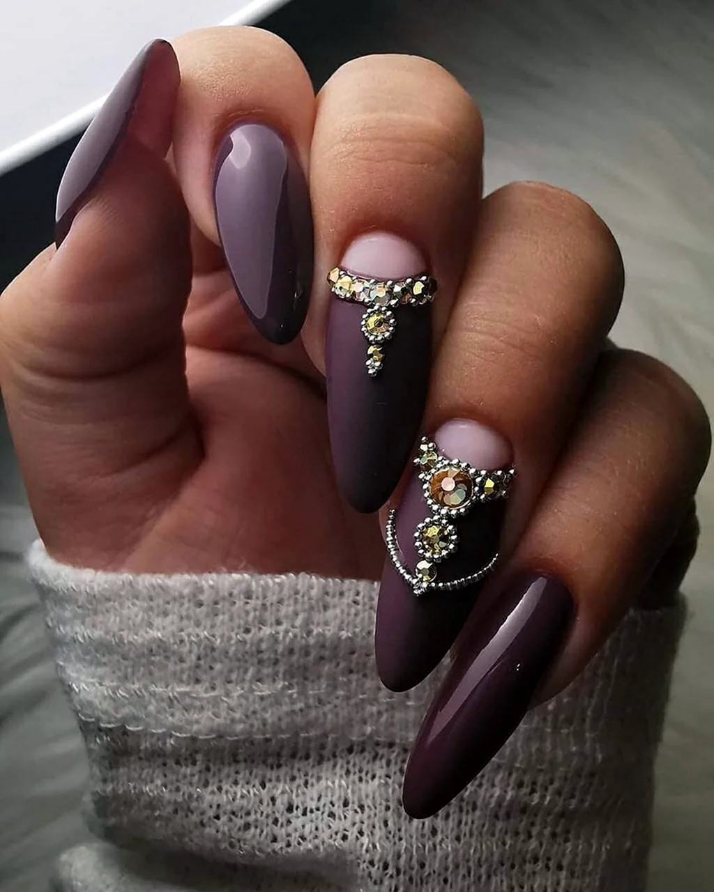 Маникюр со стразами