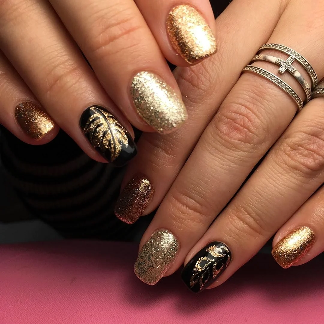 Золотой маникюр