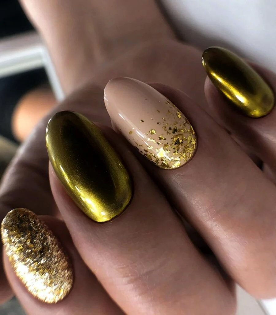 Ногти к Золотому платью