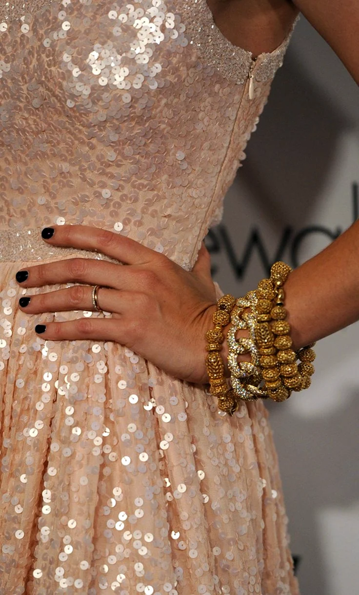 Блестящее платье