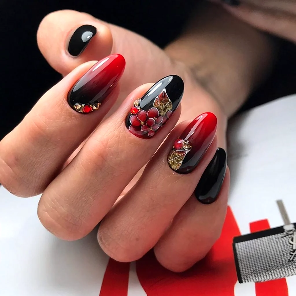 Модные красные ногти