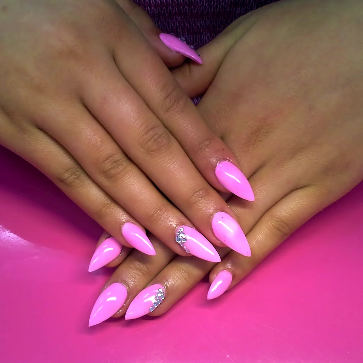 Розовые ногти