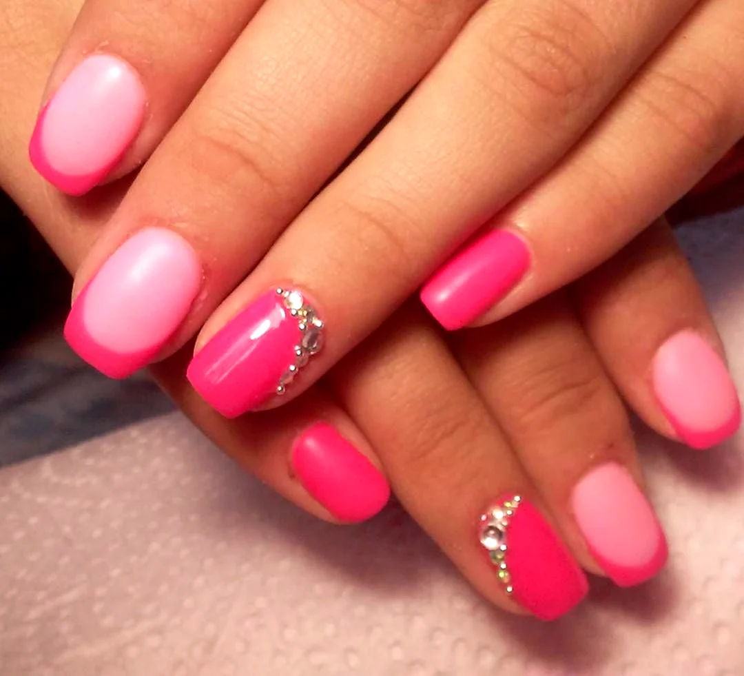 Ярко розовый френч