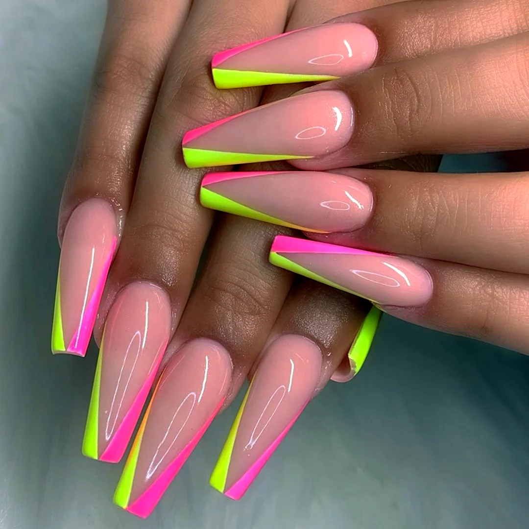 Разноцветные длинные ногти