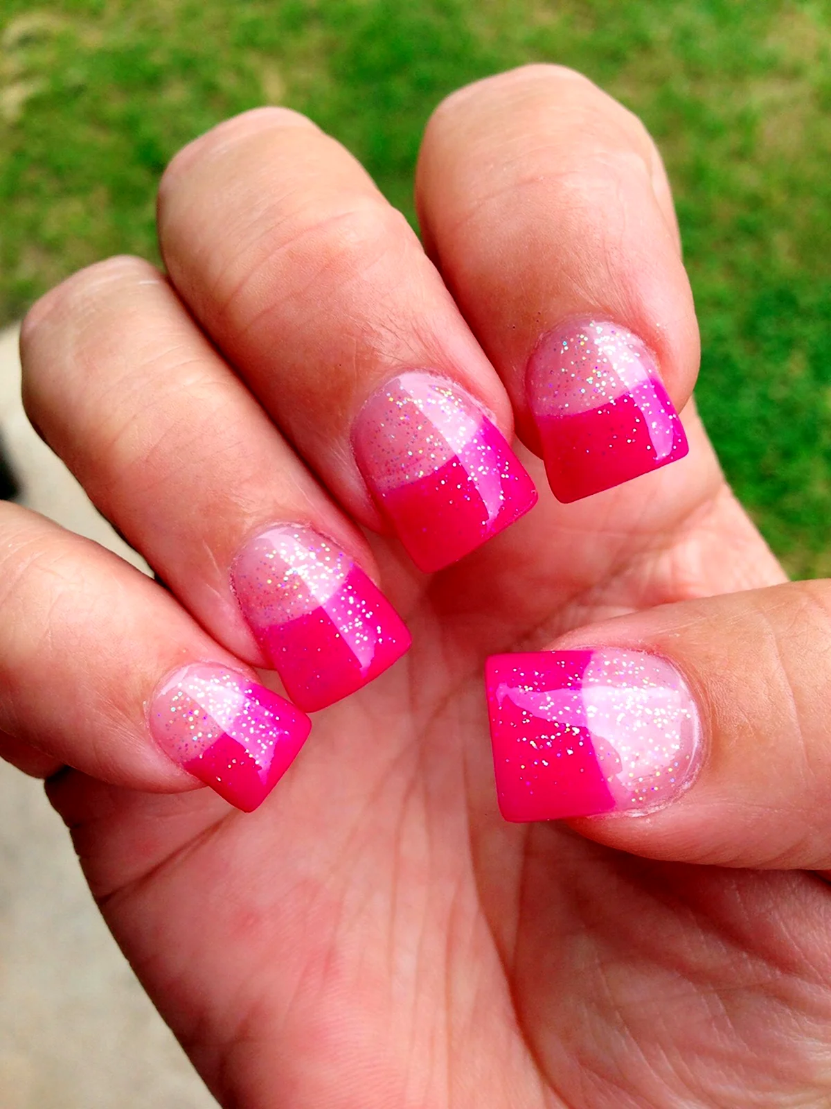 Французский маникюр с розовыми кончиками