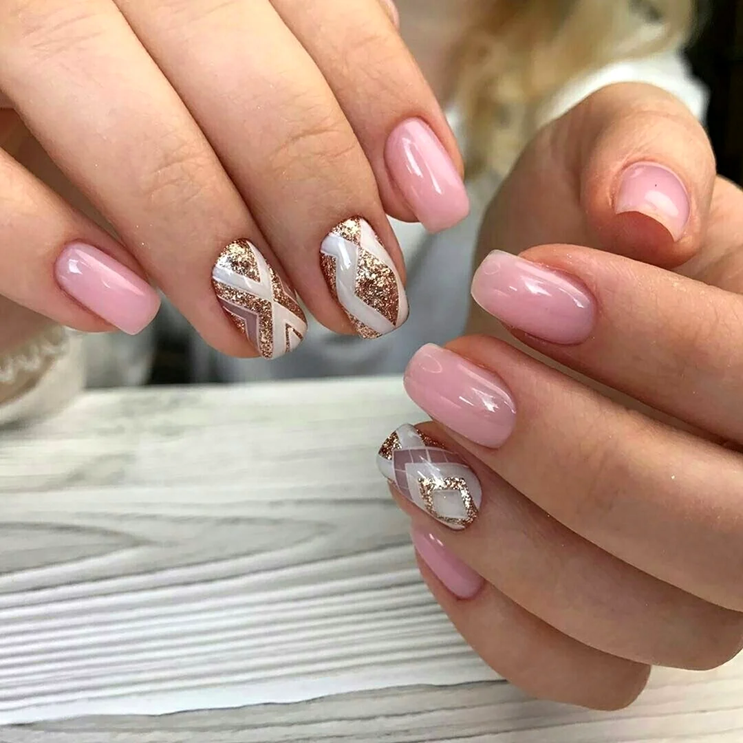 Нарядный маникюр