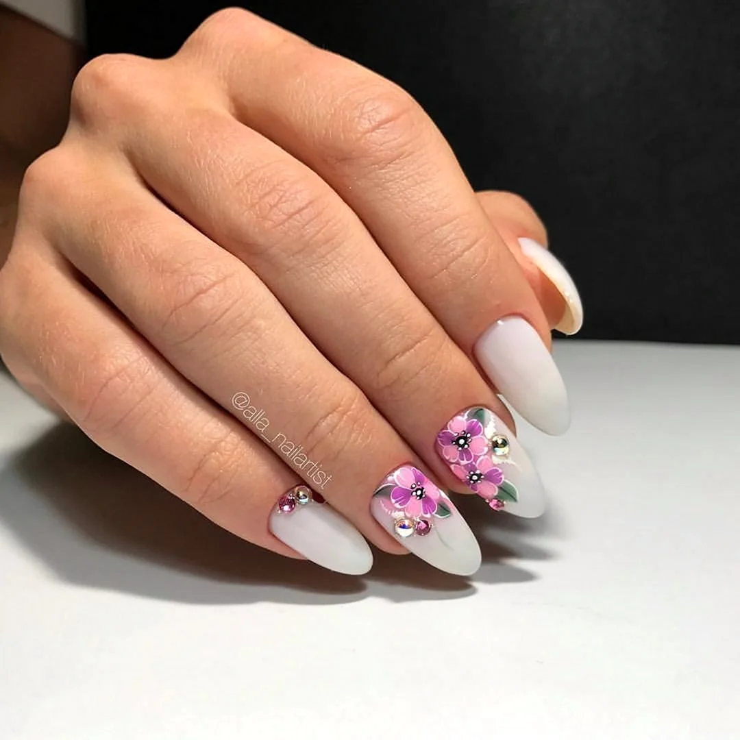 Маникюр флористика