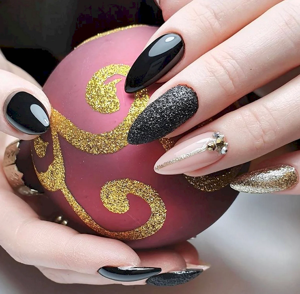 Ногти на новый год 2023