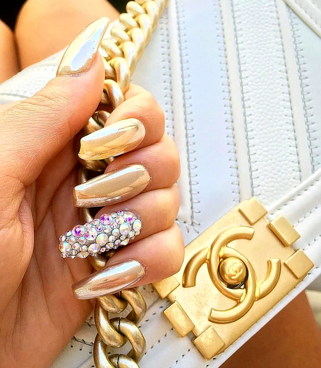 Ногти золото