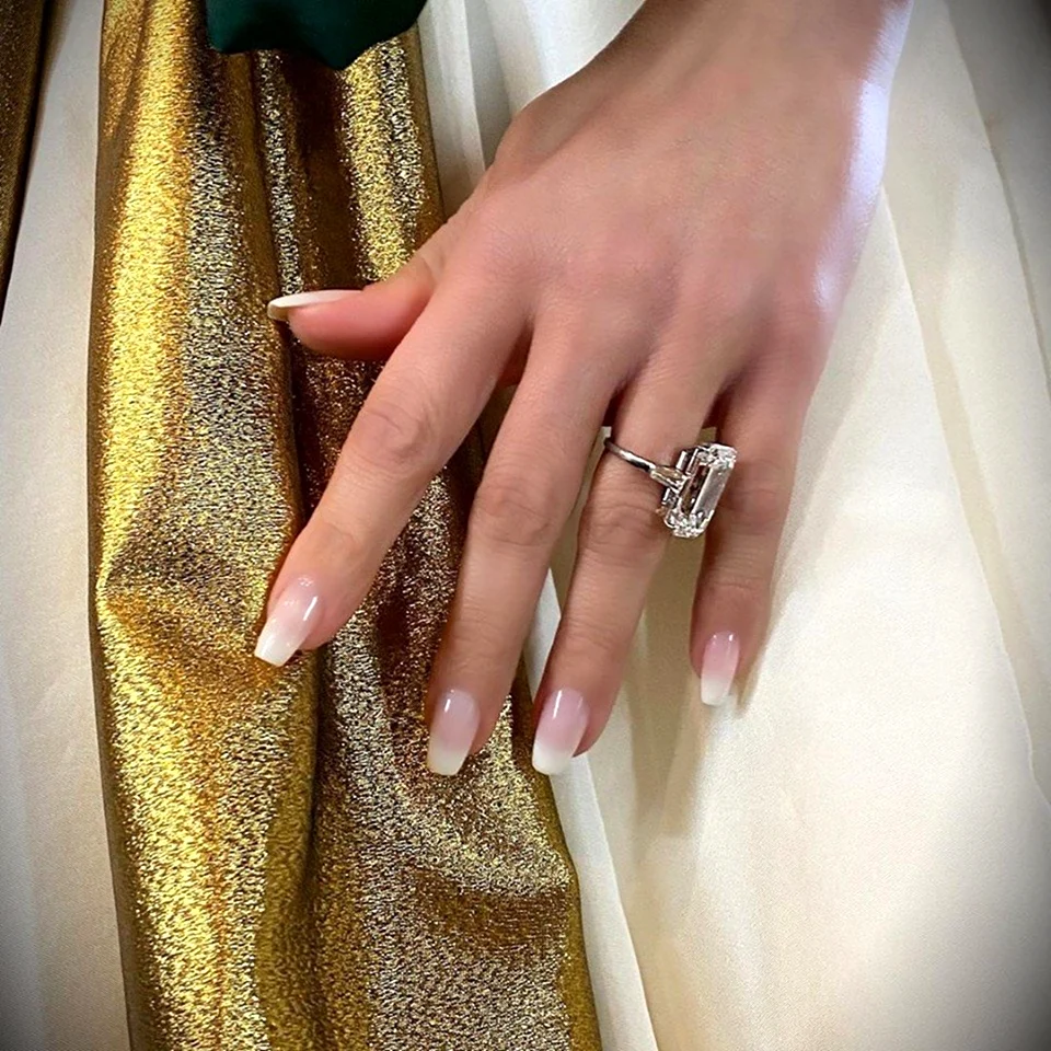 Маникюр Дженнифер Лопес 2022