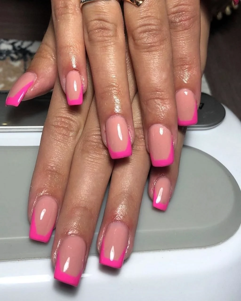 Маникюр френч розовый