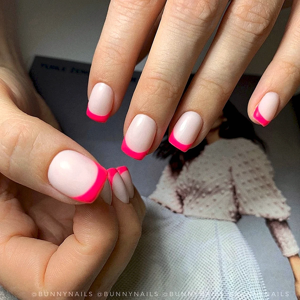 Френч неоновый розовый