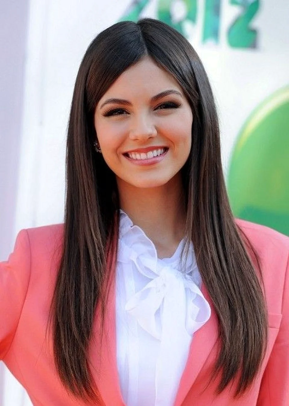 Вікторія Джастіс з довгим волоссям