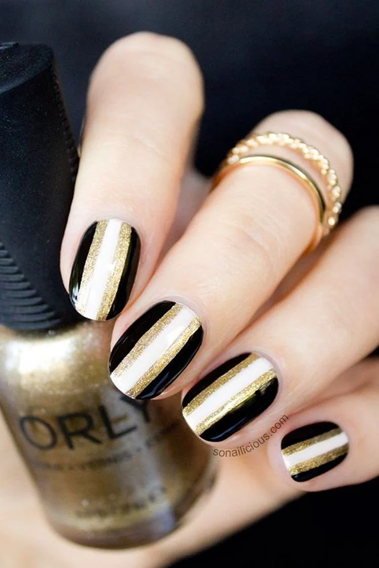 Черно-золотой маникюр