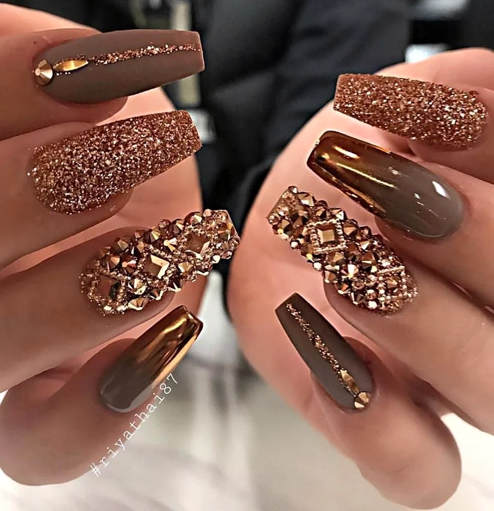 Д Зайн коричневыхногтей