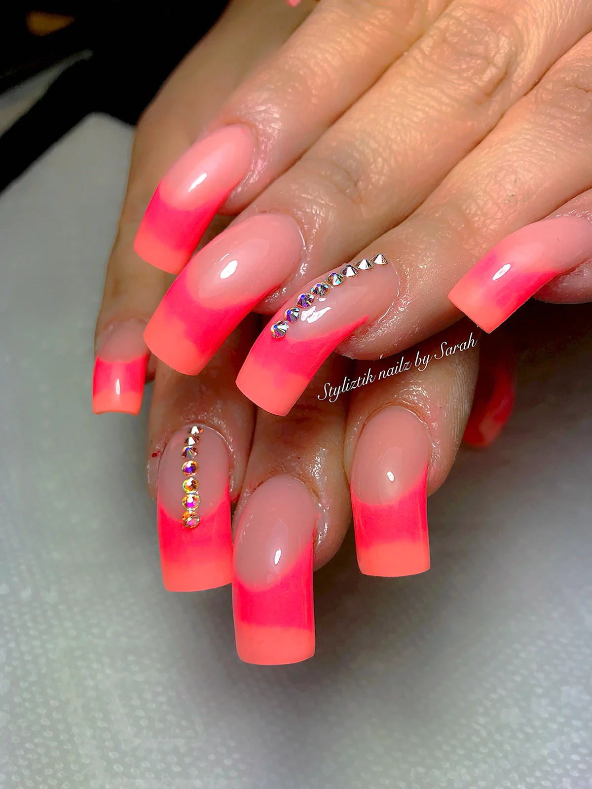 Ярко розовый френч