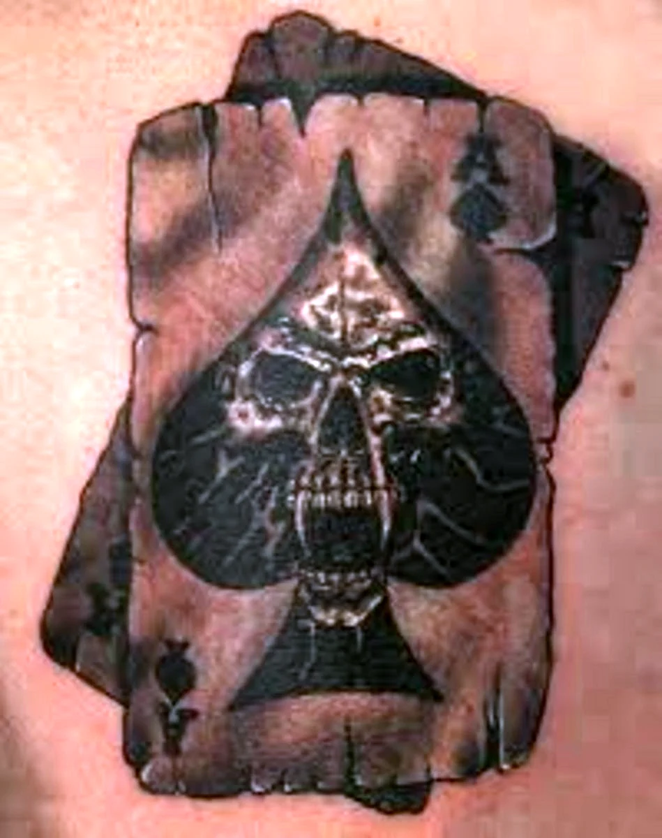 Пиковый туз с черепом